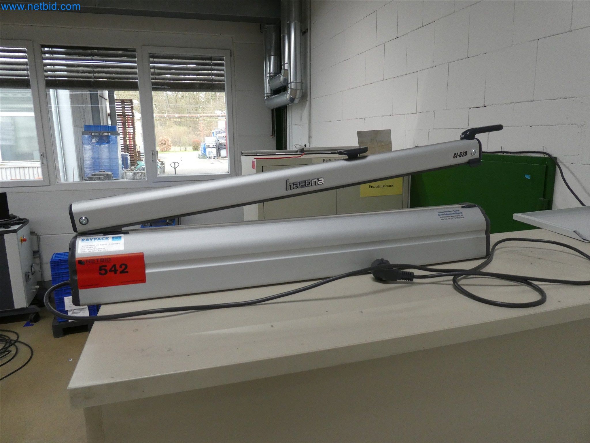 Máquinas de moldeo por inyección, máquinas CNC y líneas de montaje para elementos calefactores y componentes de automoción-1