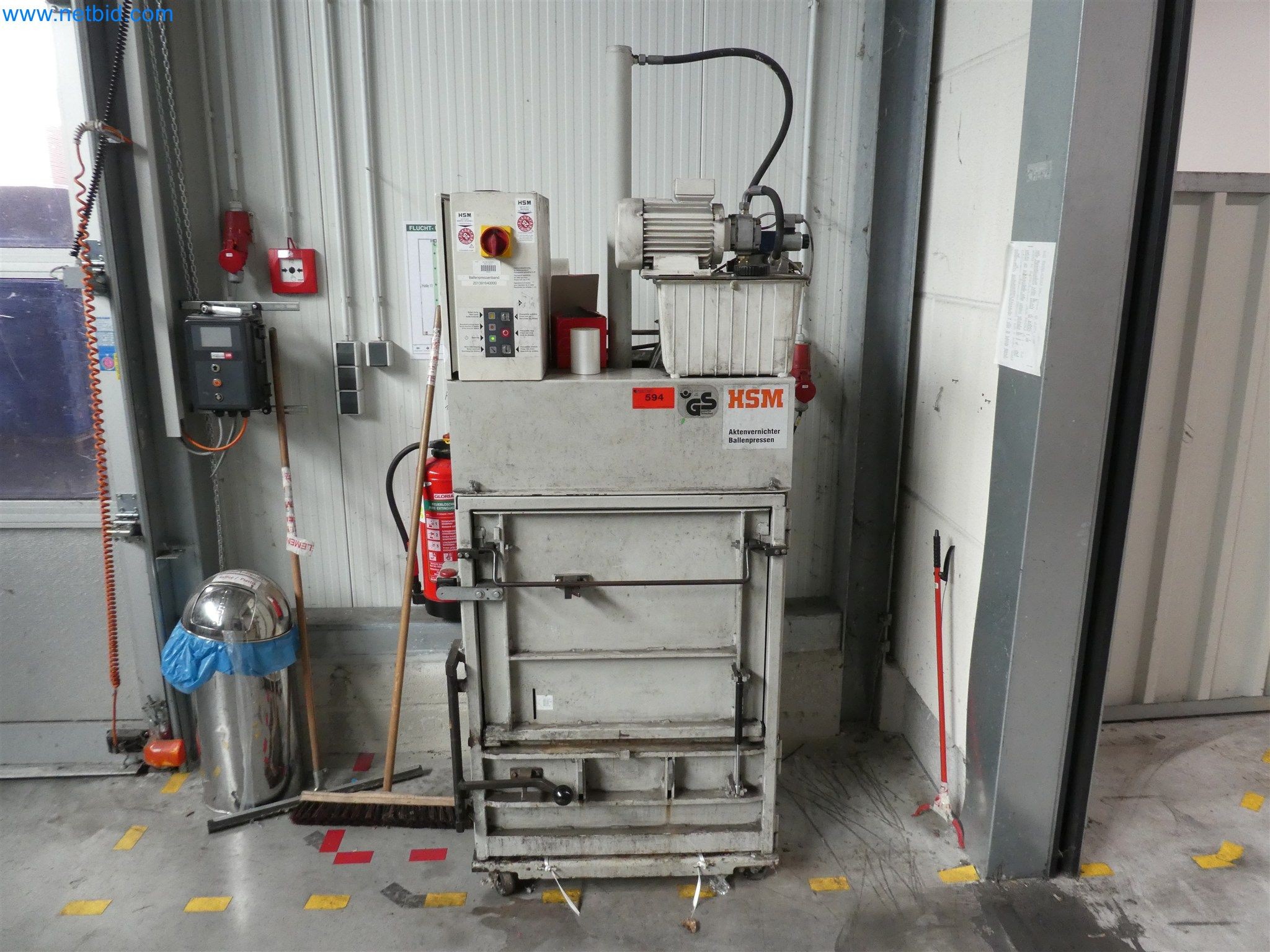 Máquinas de moldagem por injeção, máquinas CNC e linhas de montagem para elementos de aquecimento e componentes automóveis-1