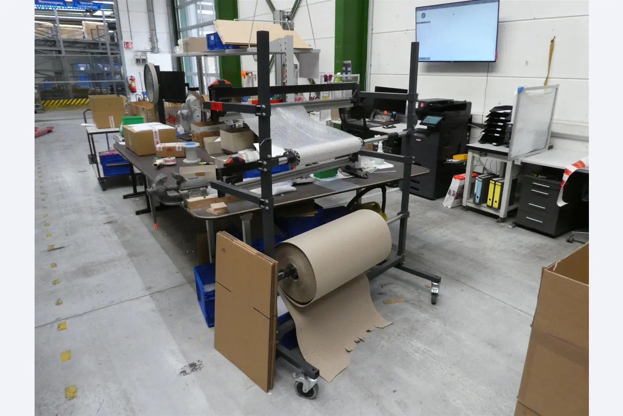 Máquinas de moldeo por inyección, máquinas CNC y líneas de montaje para elementos calefactores y componentes de automoción-1