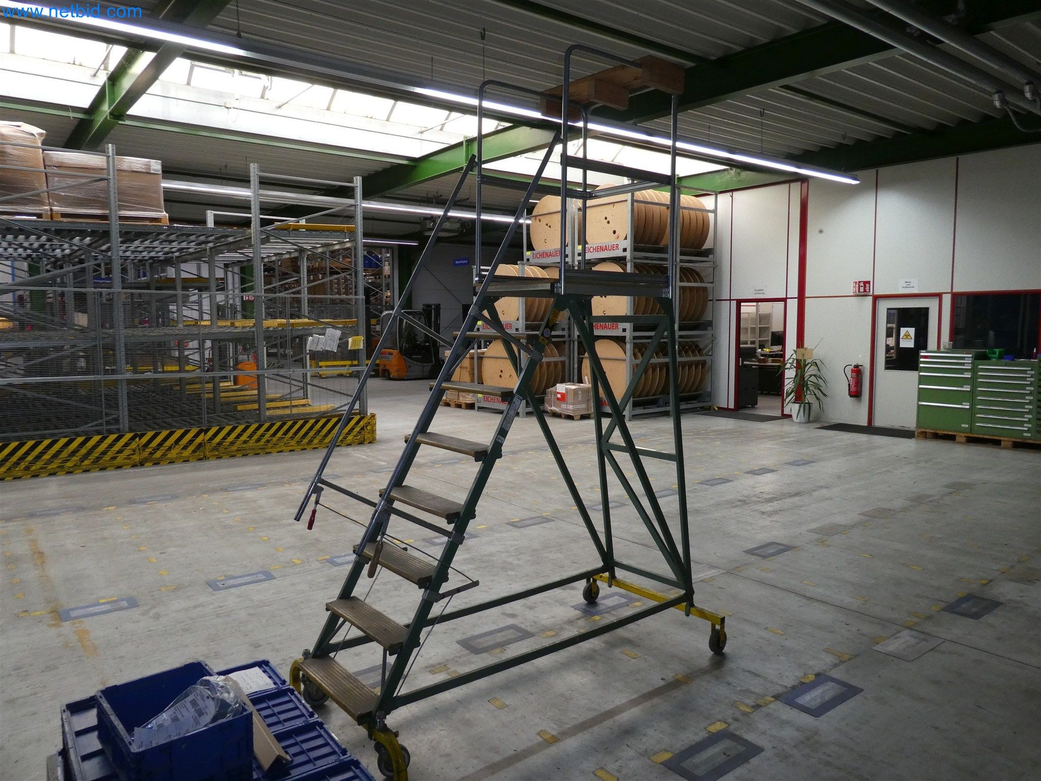 Máquinas de moldeo por inyección, máquinas CNC y líneas de montaje para elementos calefactores y componentes de automoción-3