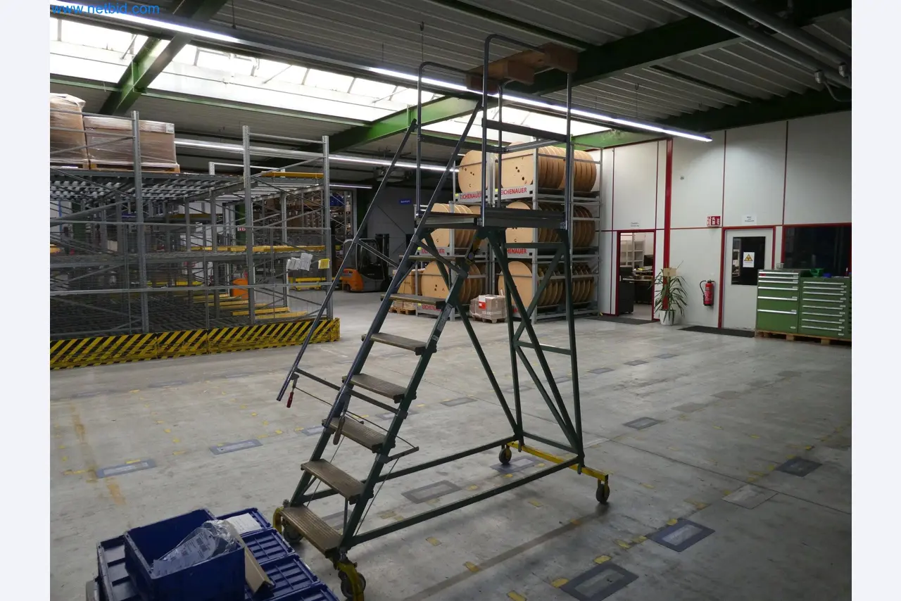 Máquinas de moldeo por inyección, máquinas CNC y líneas de montaje para elementos calefactores y componentes de automoción-3