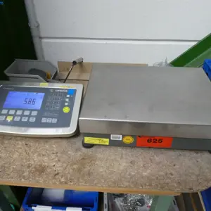 balance numérique à plate-forme Sartorius Combics 3