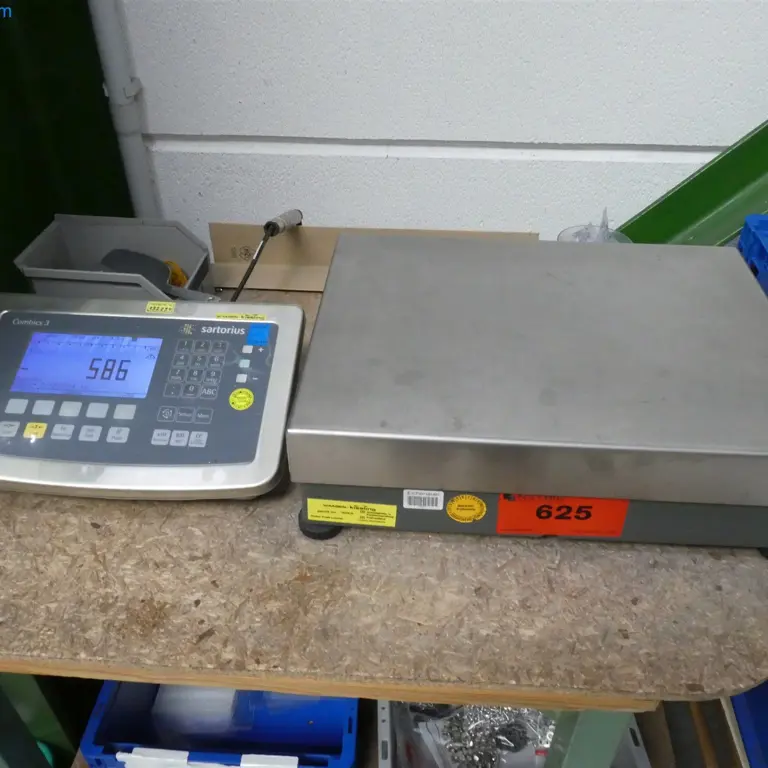 balance numérique à plate-forme Sartorius Combics 3