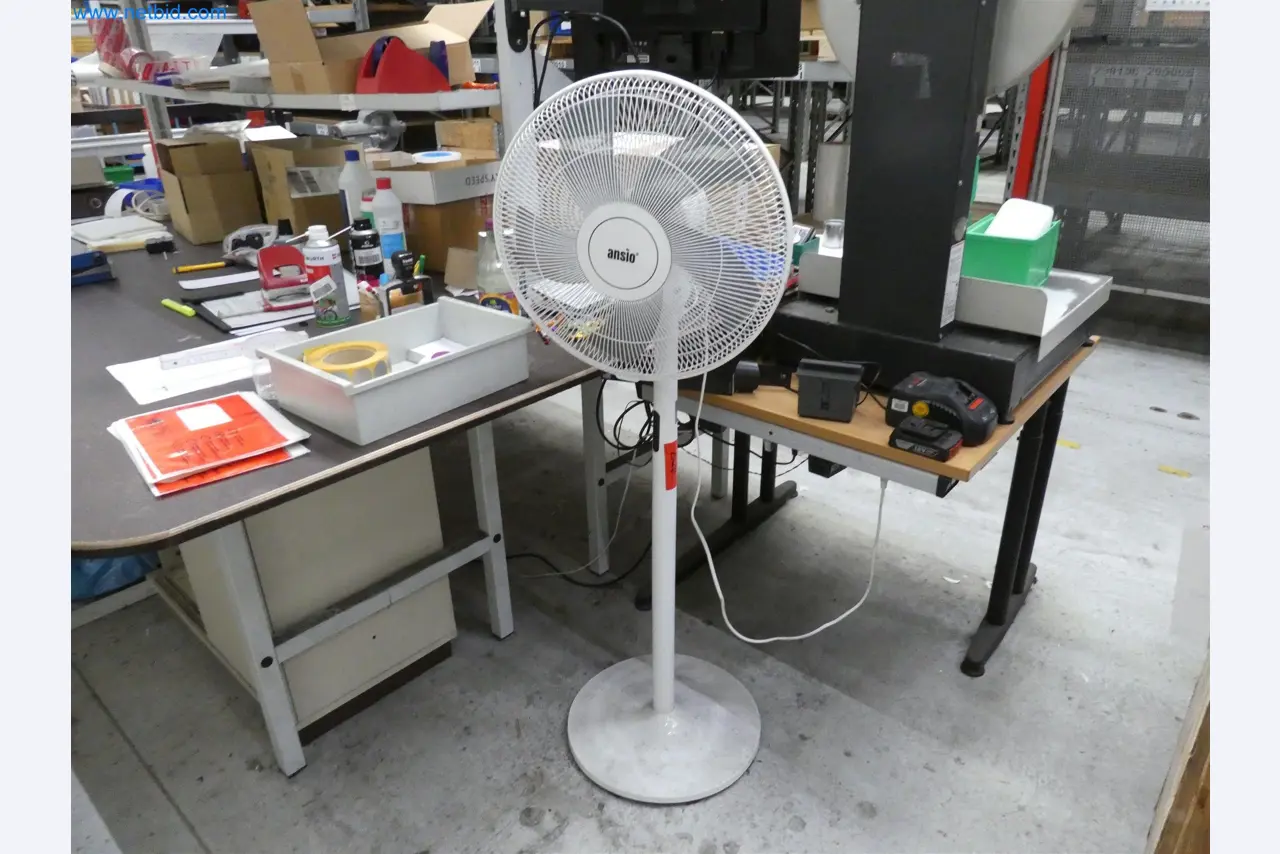 Máquinas de moldeo por inyección, máquinas CNC y líneas de montaje para elementos calefactores y componentes de automoción-3