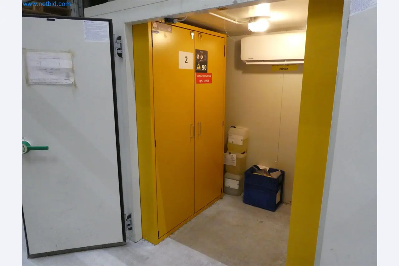 Máquinas de moldeo por inyección, máquinas CNC y líneas de montaje para elementos calefactores y componentes de automoción-3