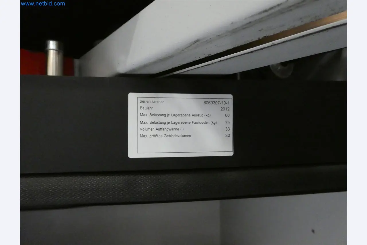 Machines de moulage par injection, machines CNC & lignes d'assemblage pour les éléments chauffants et les composants automobiles-3