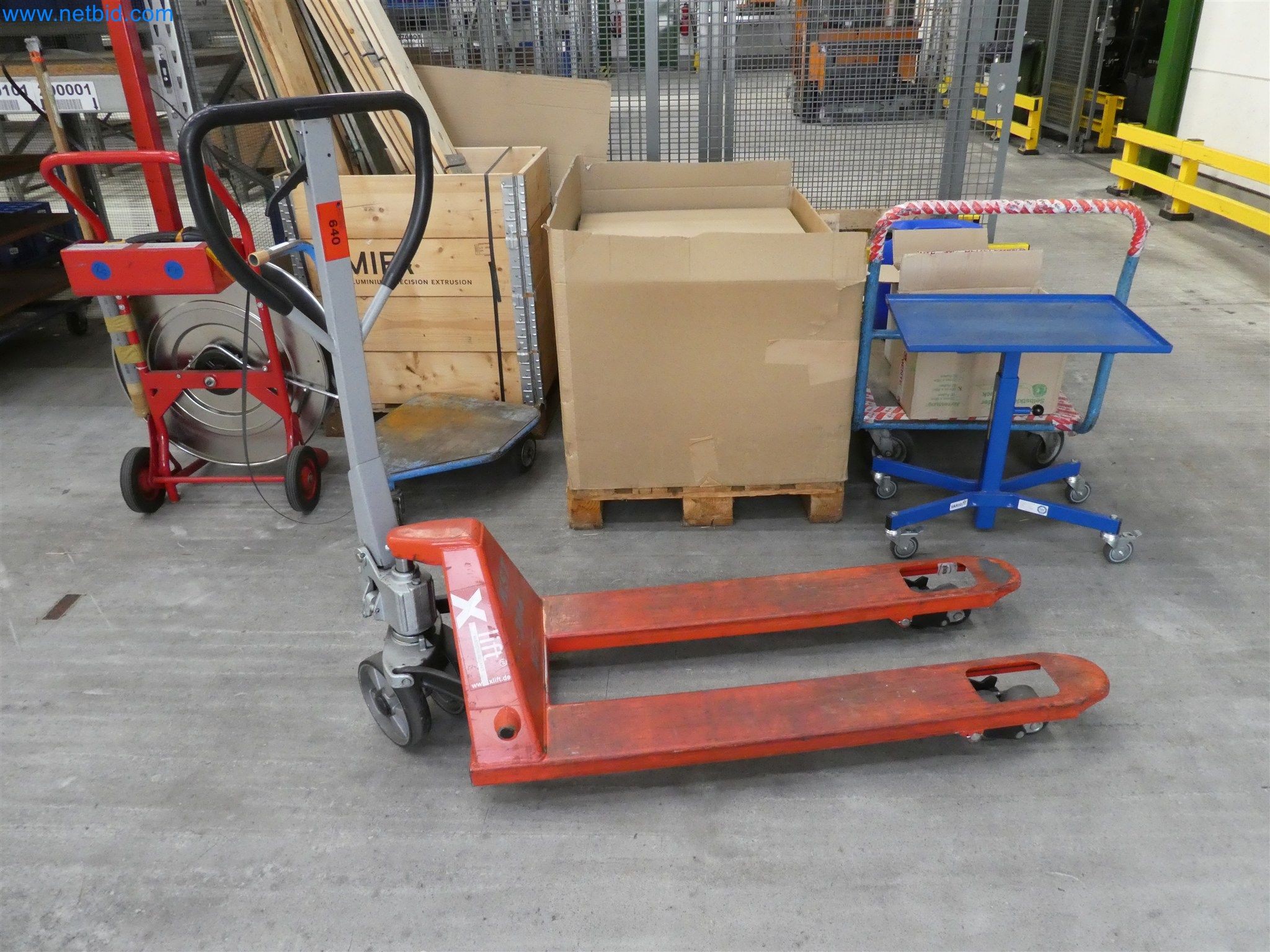 Machines de moulage par injection, machines CNC & lignes d'assemblage pour les éléments chauffants et les composants automobiles-1