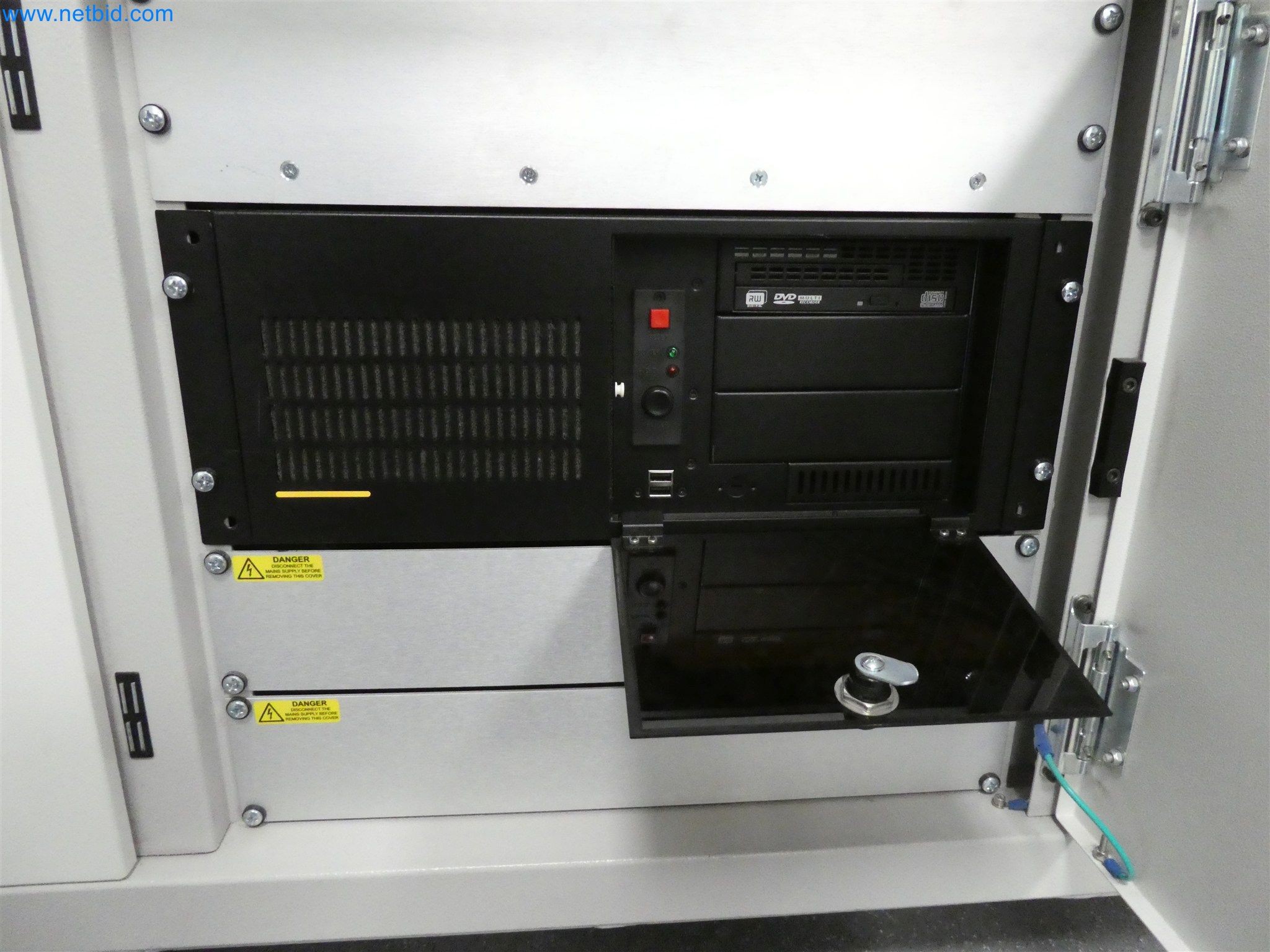 Machines de moulage par injection, machines CNC & lignes d'assemblage pour les éléments chauffants et les composants automobiles-3