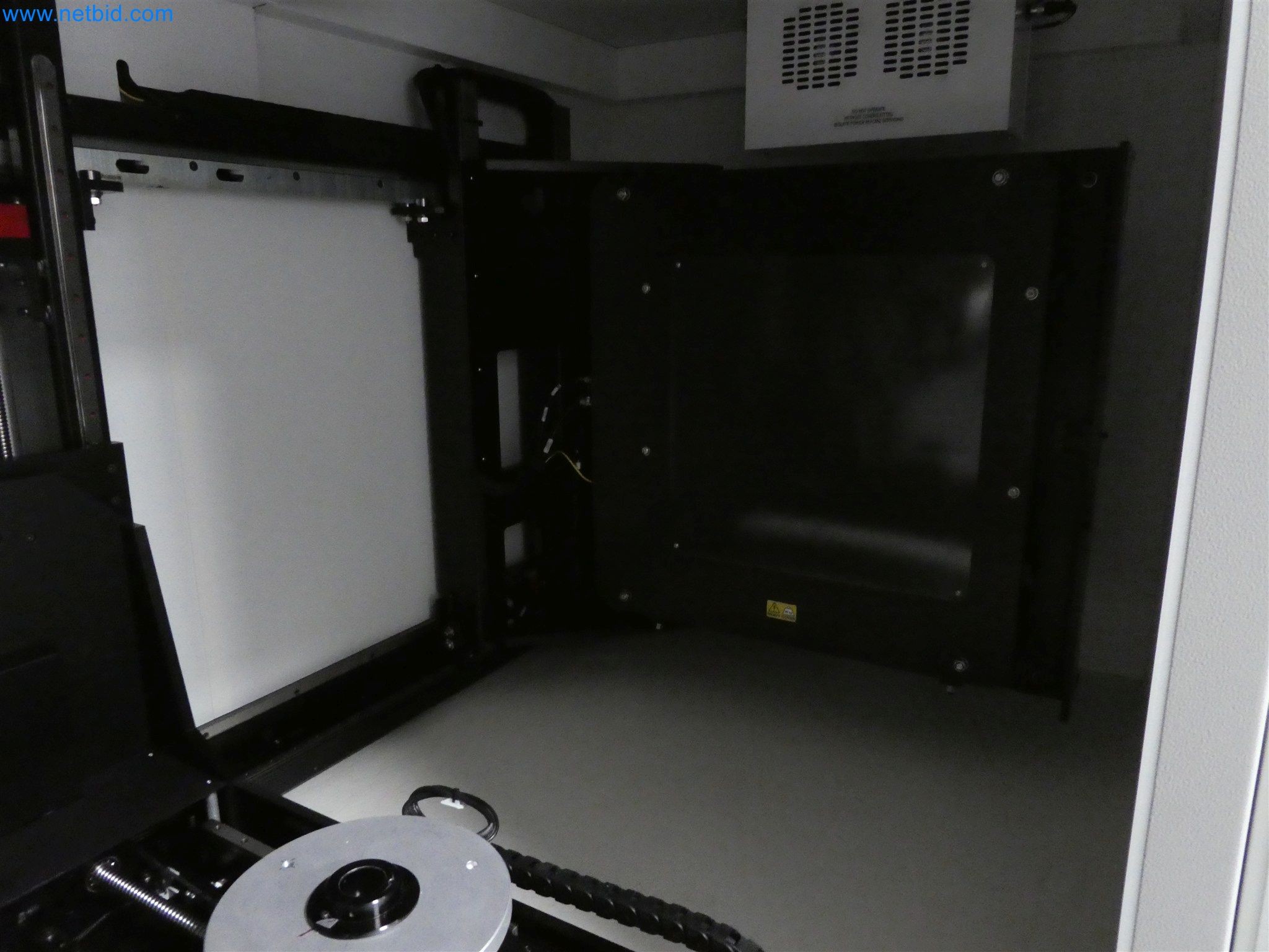 Machines de moulage par injection, machines CNC & lignes d'assemblage pour les éléments chauffants et les composants automobiles-4