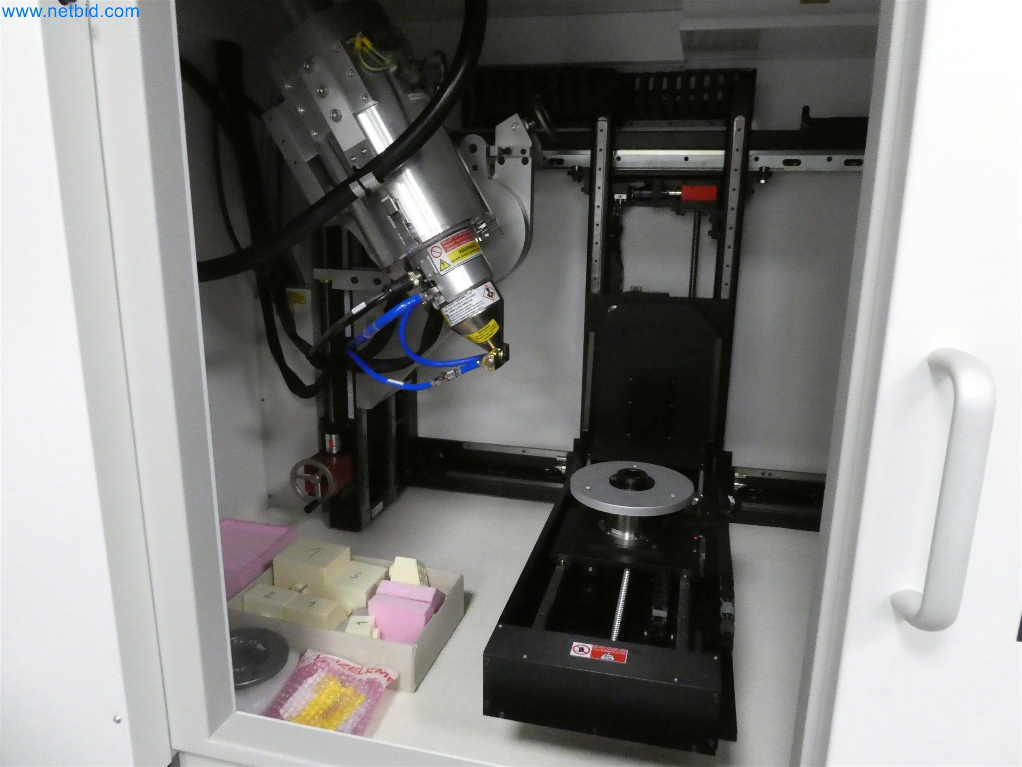 Machines de moulage par injection, machines CNC & lignes d'assemblage pour les éléments chauffants et les composants automobiles-5