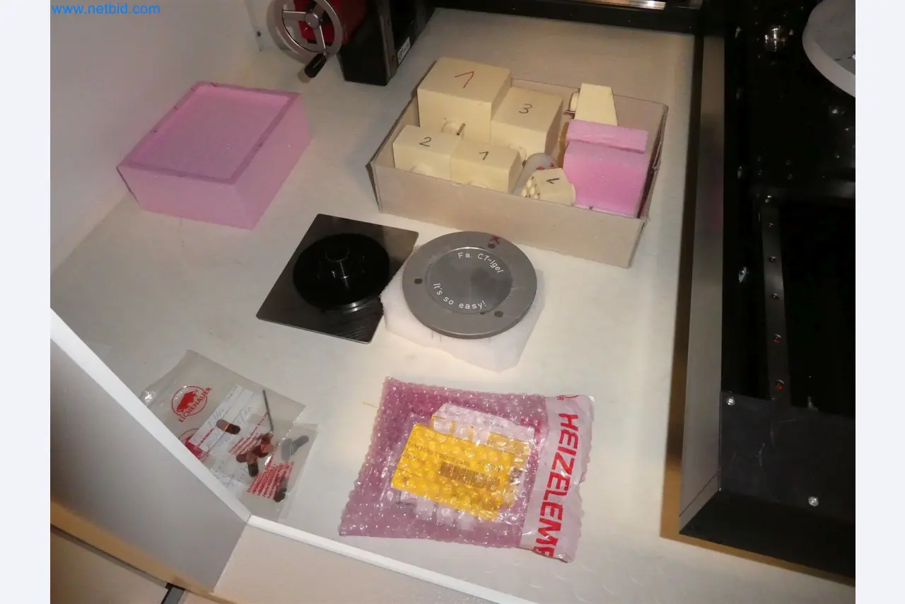 Machines de moulage par injection, machines CNC & lignes d'assemblage pour les éléments chauffants et les composants automobiles-6