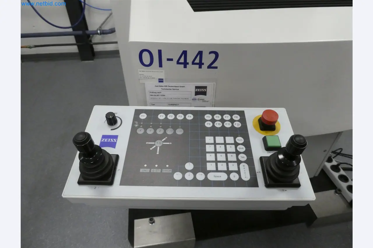 Machines de moulage par injection, machines CNC & lignes d'assemblage pour les éléments chauffants et les composants automobiles-1