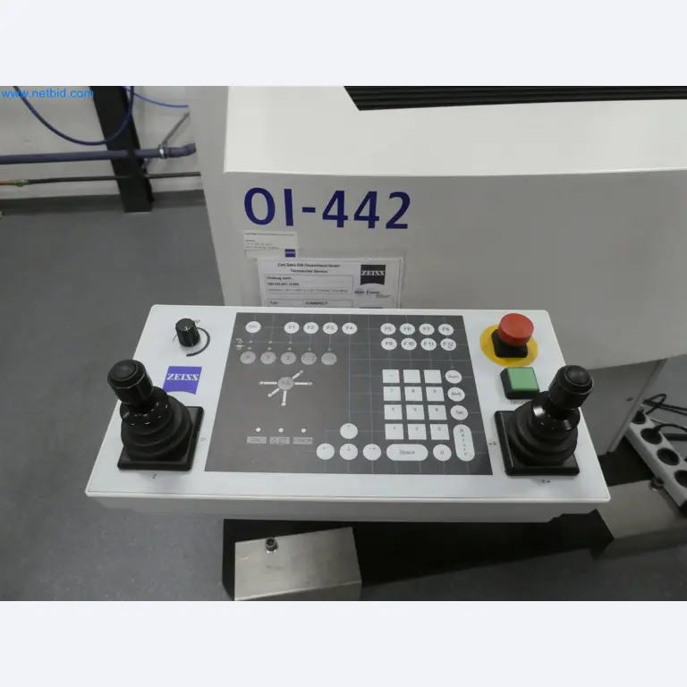 Machines de moulage par injection, machines CNC & lignes d'assemblage pour les éléments chauffants et les composants automobiles-1