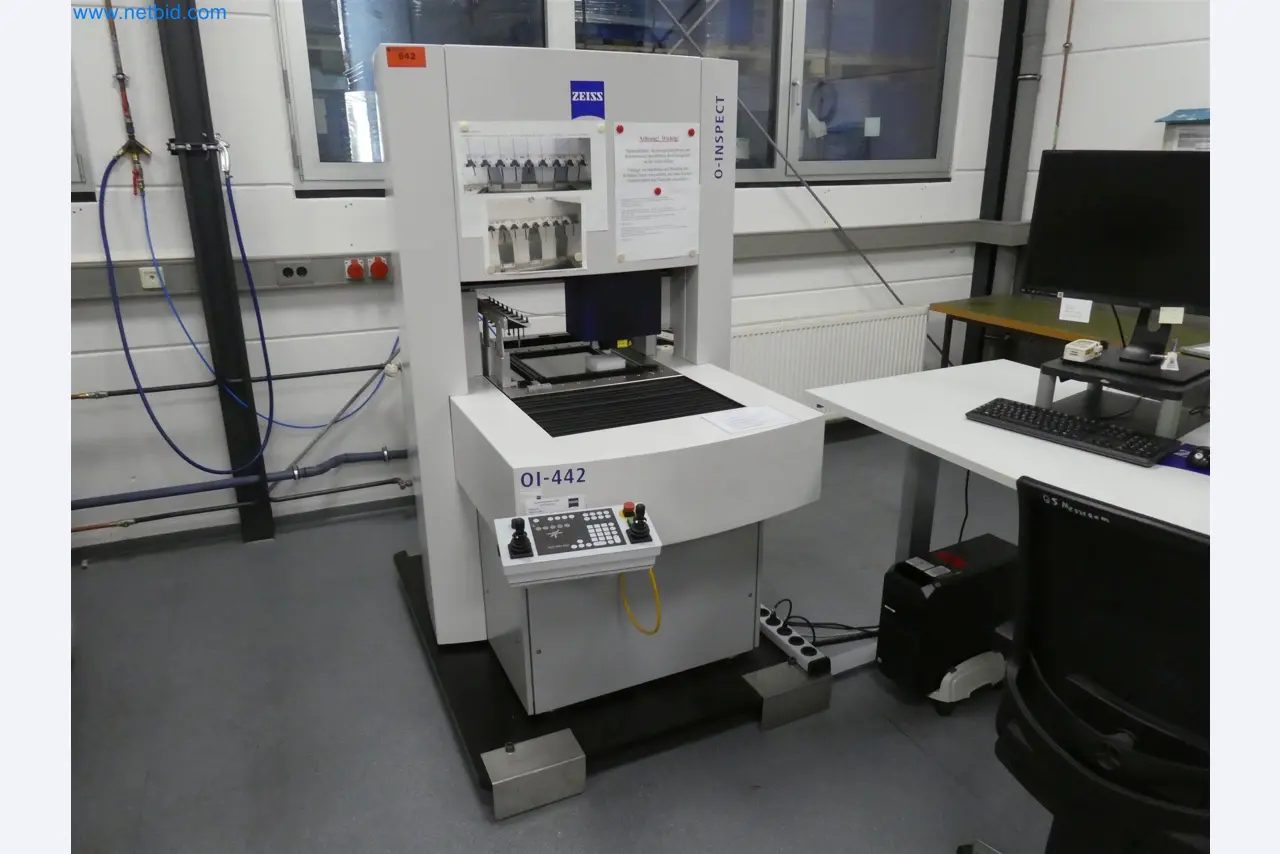 Machines de moulage par injection, machines CNC & lignes d'assemblage pour les éléments chauffants et les composants automobiles-2