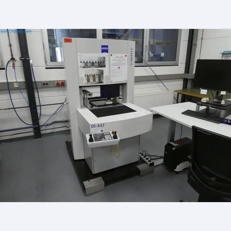 Machines de moulage par injection, machines CNC & lignes d'assemblage pour les éléments chauffants et les composants automobiles-2