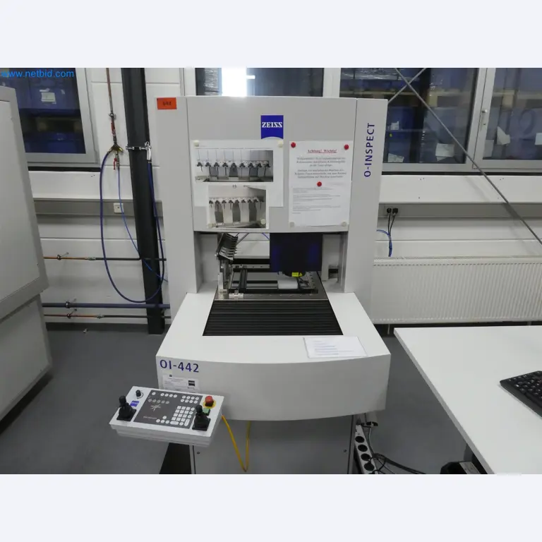 Machines de moulage par injection, machines CNC & lignes d'assemblage pour les éléments chauffants et les composants automobiles-3