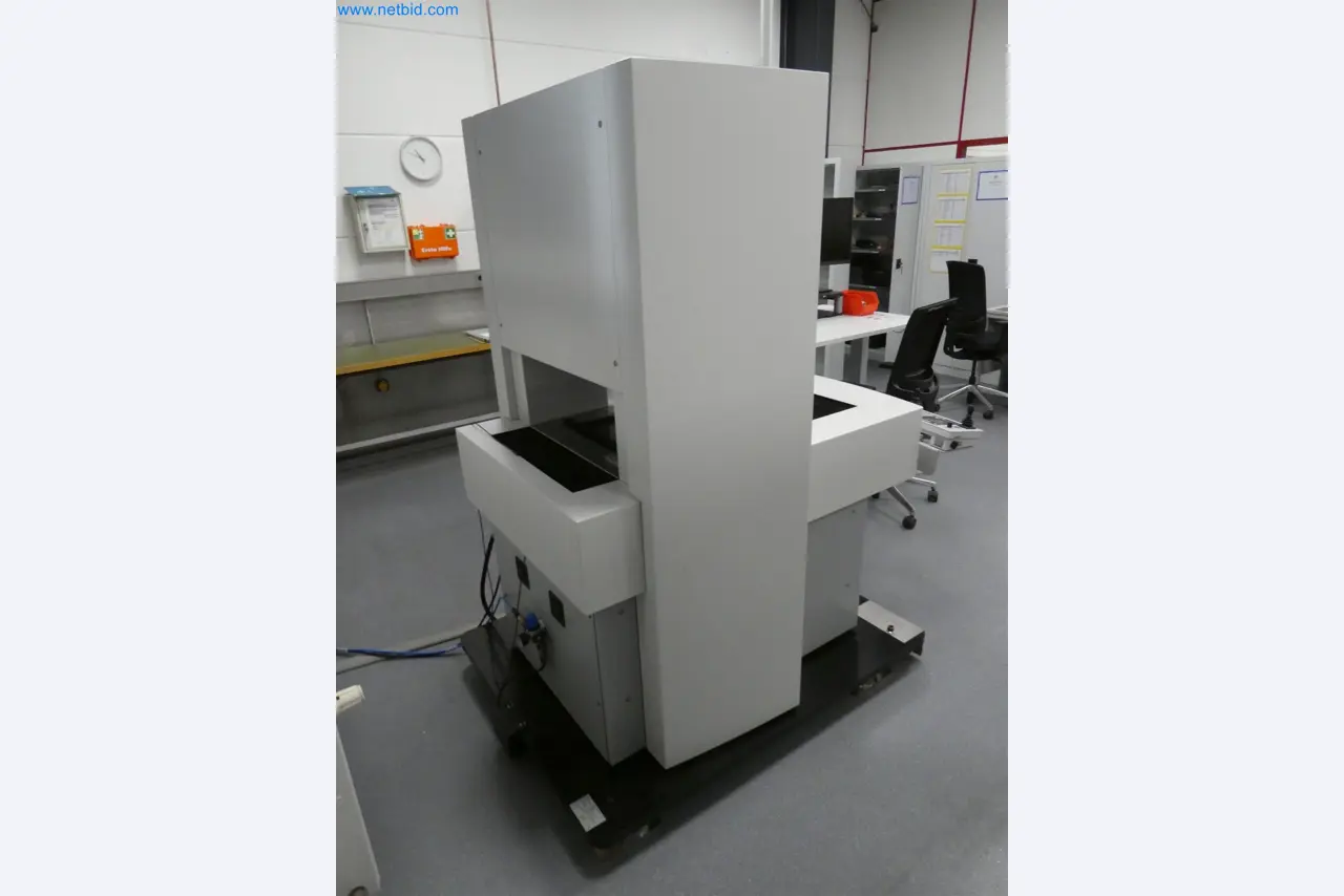 Machines de moulage par injection, machines CNC & lignes d'assemblage pour les éléments chauffants et les composants automobiles-6