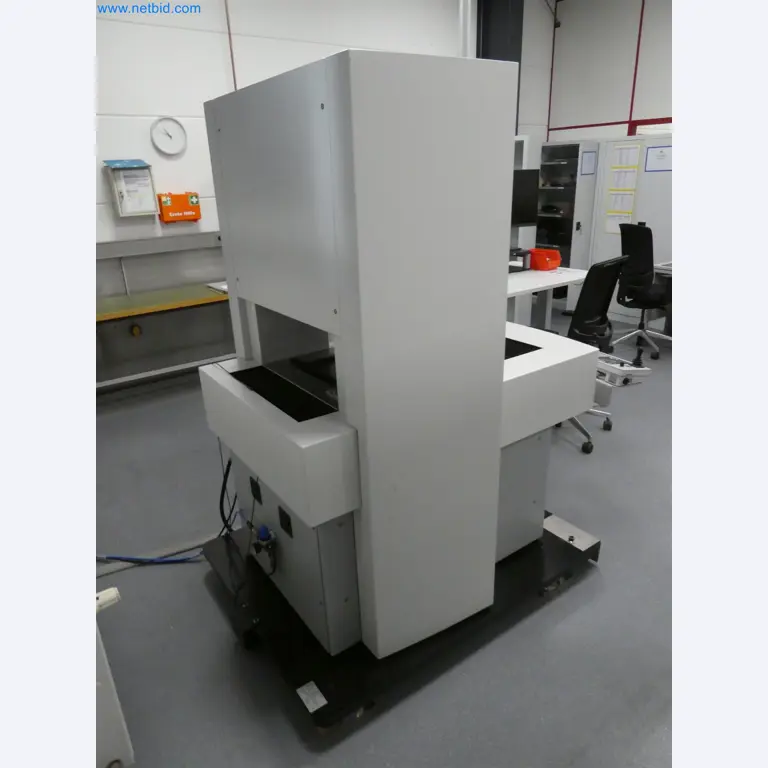 Machines de moulage par injection, machines CNC & lignes d'assemblage pour les éléments chauffants et les composants automobiles-6