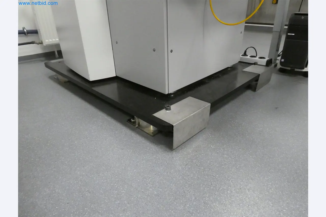 Machines de moulage par injection, machines CNC & lignes d'assemblage pour les éléments chauffants et les composants automobiles-9