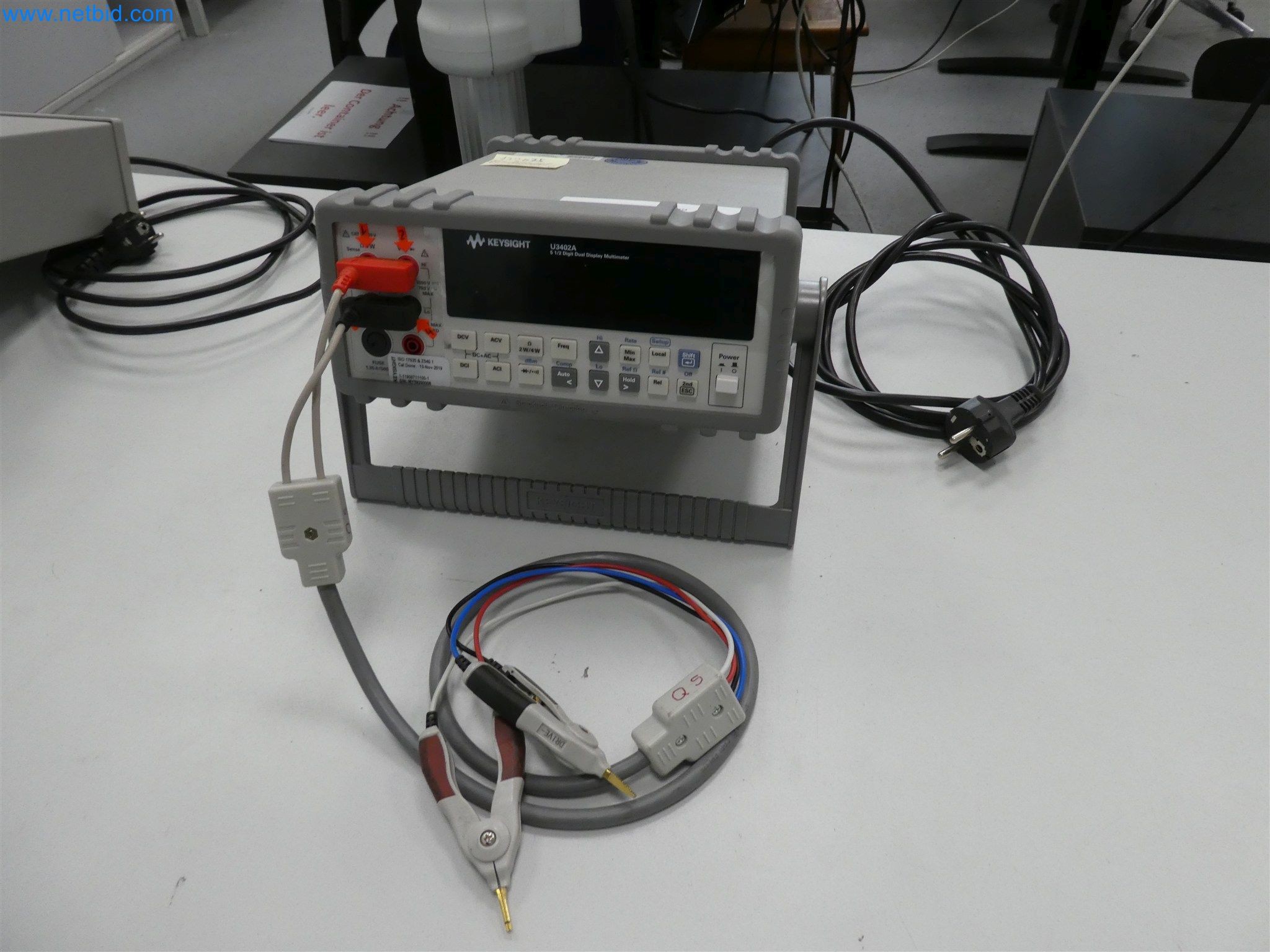 Machines de moulage par injection, machines CNC & lignes d'assemblage pour les éléments chauffants et les composants automobiles-3