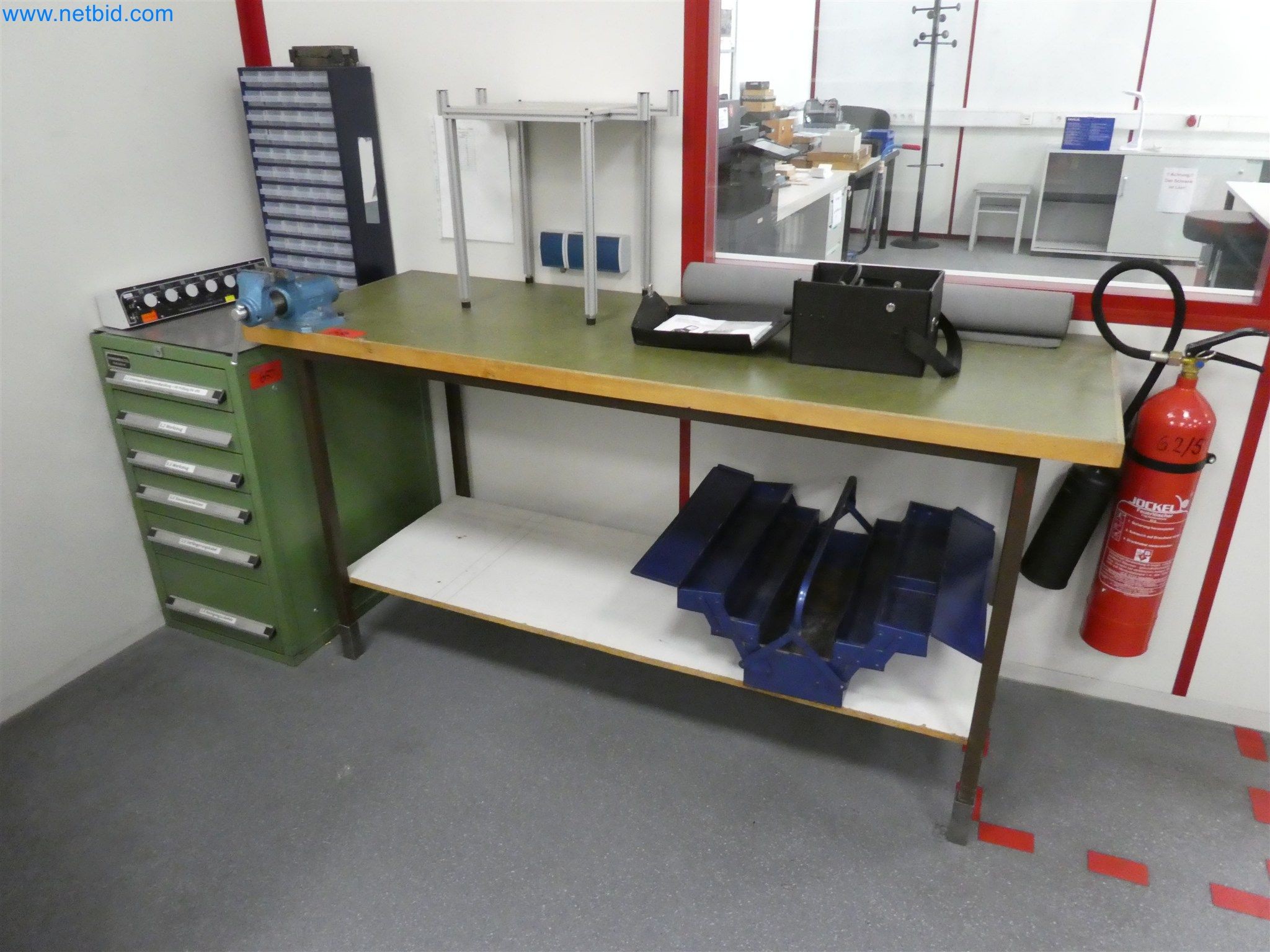 Machines de moulage par injection, machines CNC & lignes d'assemblage pour les éléments chauffants et les composants automobiles-1