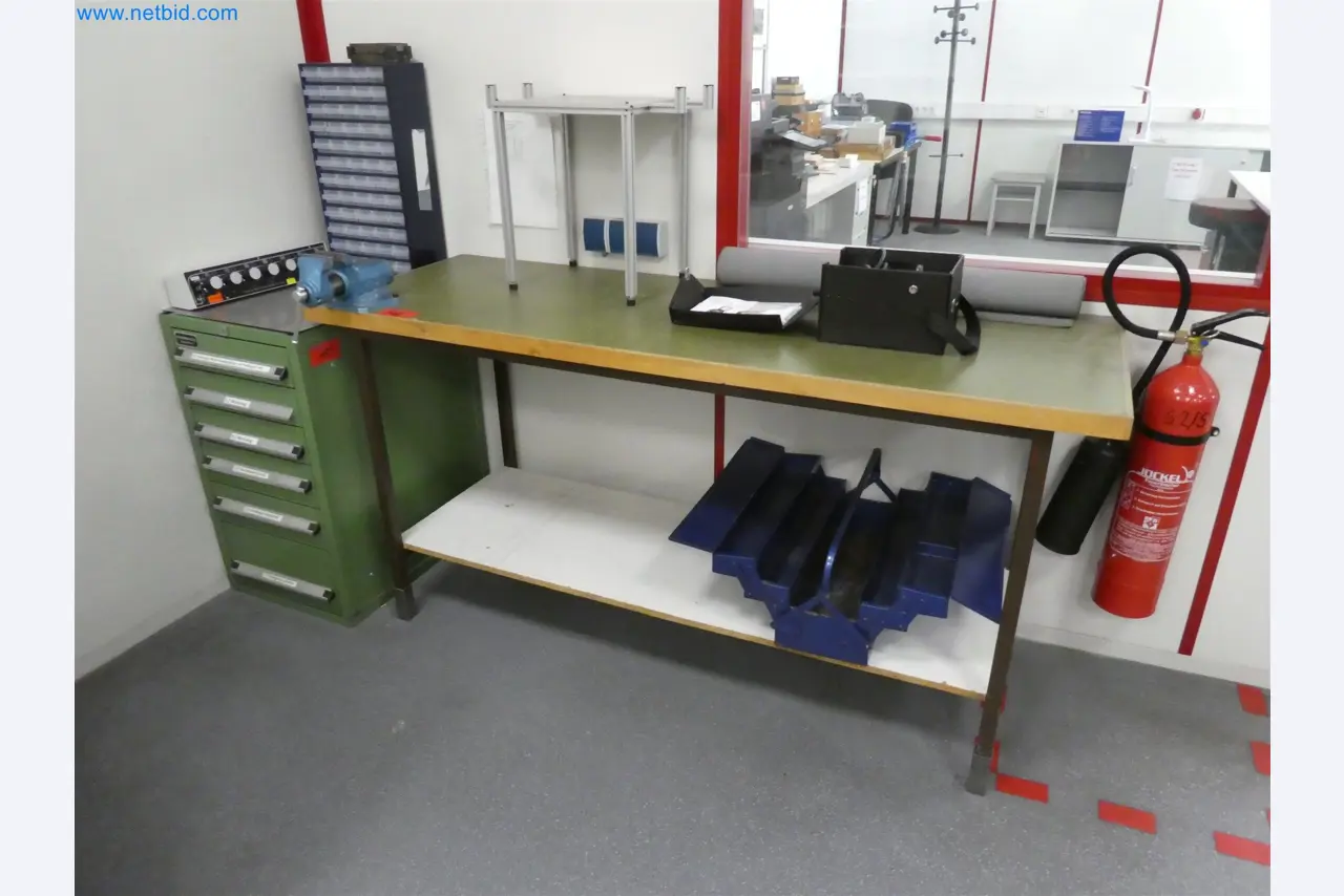 Machines de moulage par injection, machines CNC & lignes d'assemblage pour les éléments chauffants et les composants automobiles-1