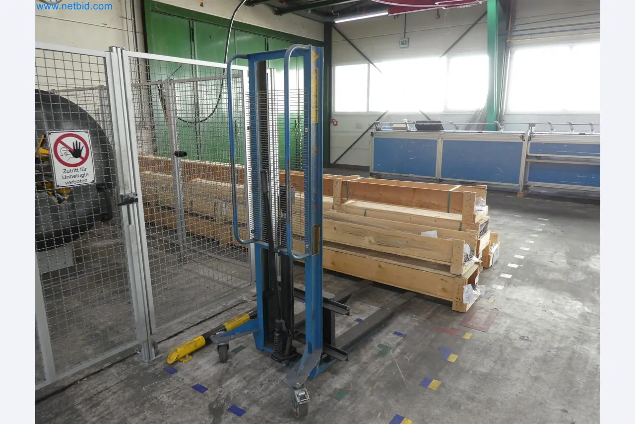 Máquinas de moldeo por inyección, máquinas CNC y líneas de montaje para elementos calefactores y componentes de automoción-1