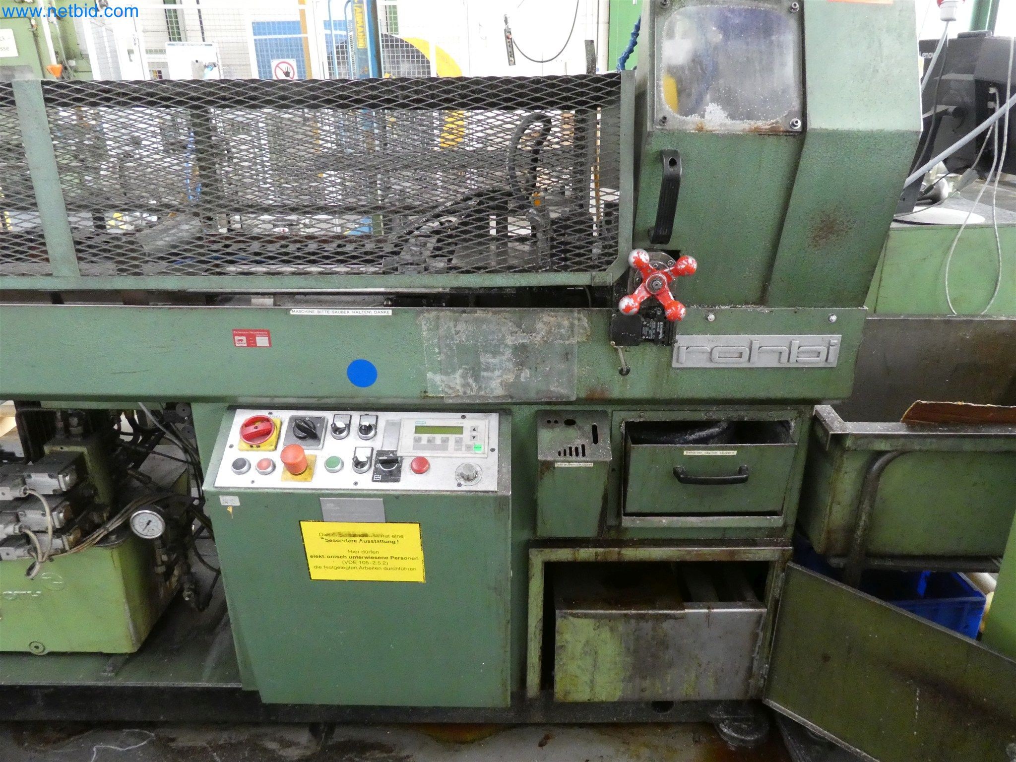 Máquinas de moldeo por inyección, máquinas CNC y líneas de montaje para elementos calefactores y componentes de automoción-2