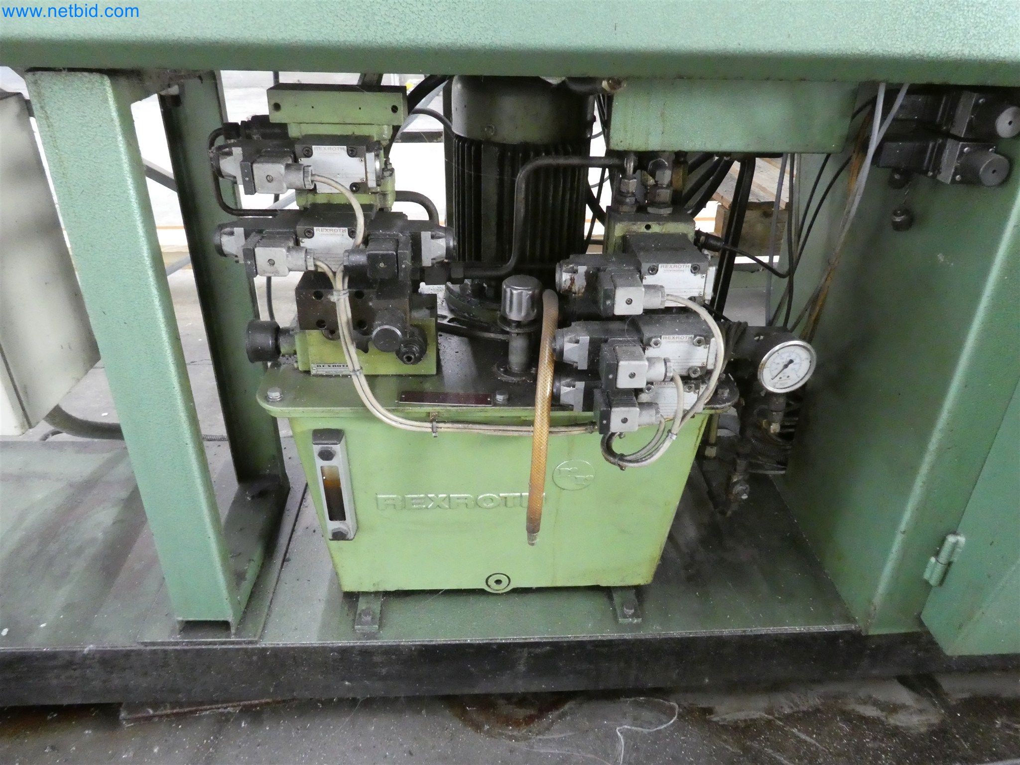 Máquinas de moldeo por inyección, máquinas CNC y líneas de montaje para elementos calefactores y componentes de automoción-3