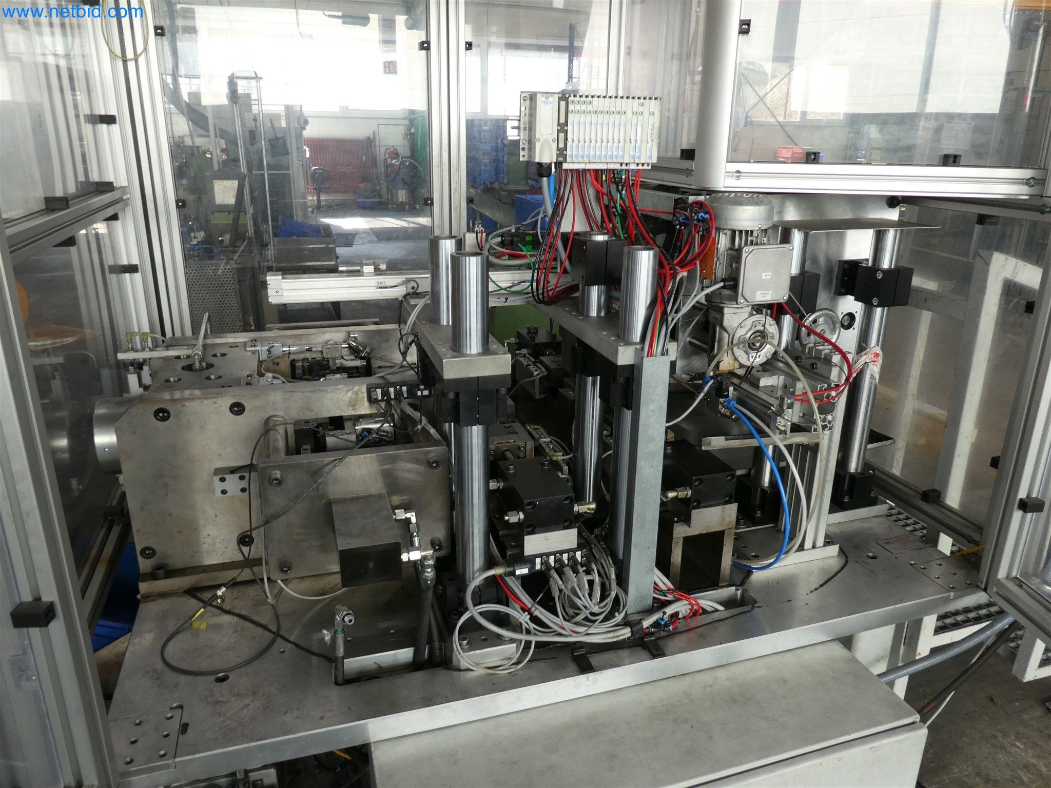 Máquinas de moldeo por inyección, máquinas CNC y líneas de montaje para elementos calefactores y componentes de automoción-3