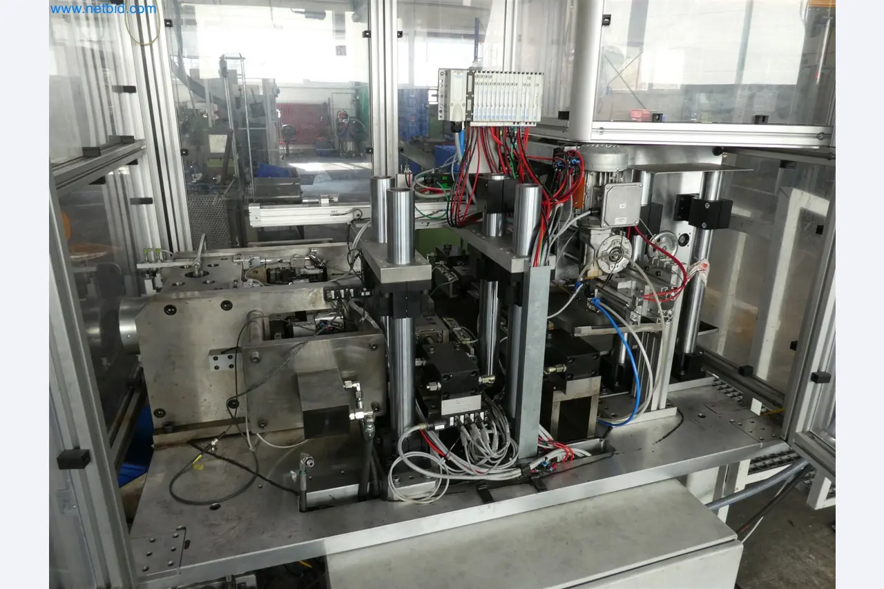 Máquinas de moldeo por inyección, máquinas CNC y líneas de montaje para elementos calefactores y componentes de automoción-3