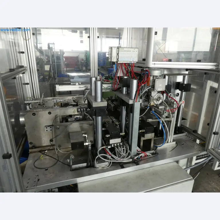 Máquinas de moldeo por inyección, máquinas CNC y líneas de montaje para elementos calefactores y componentes de automoción-3