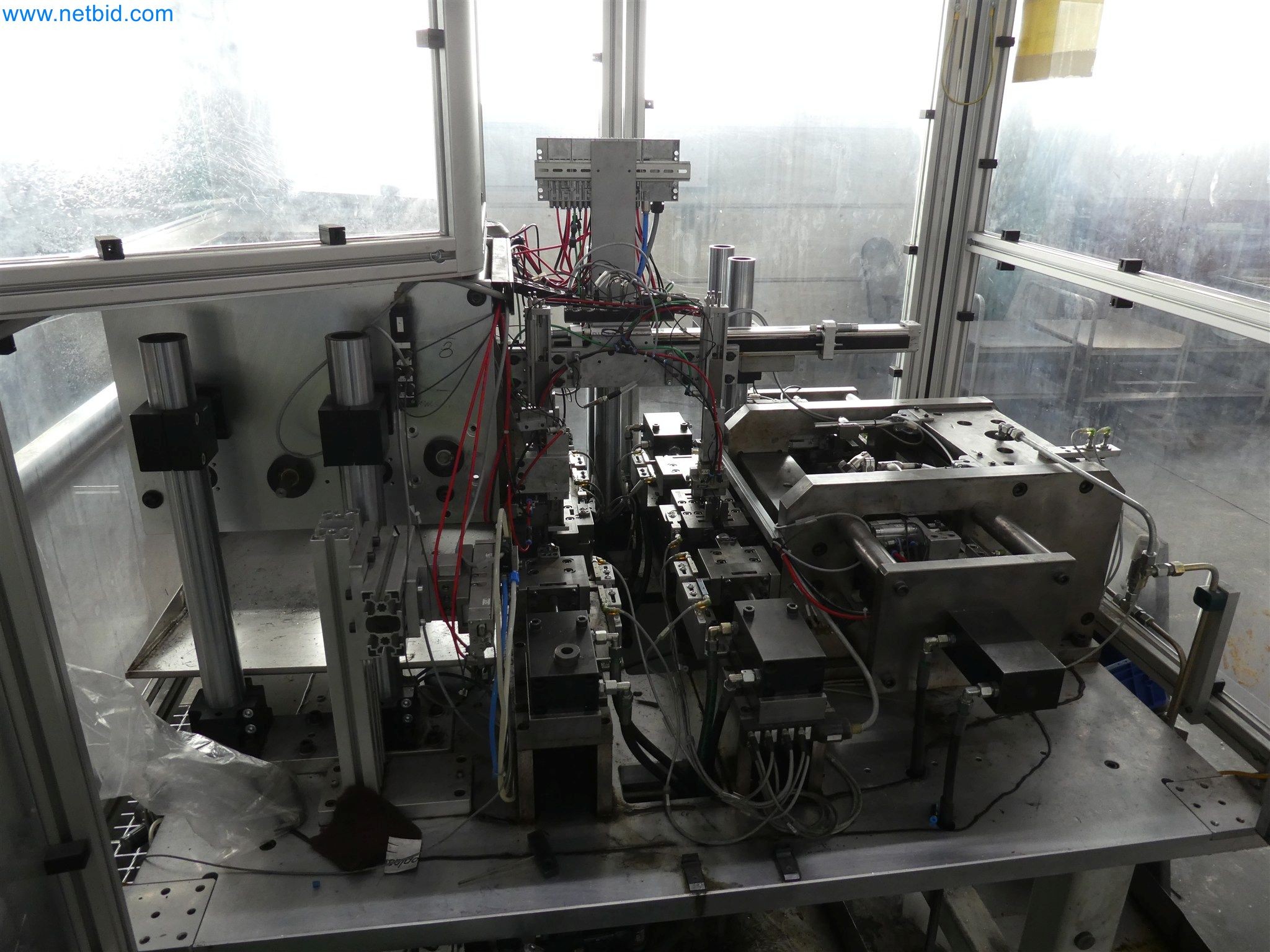 Máquinas de moldeo por inyección, máquinas CNC y líneas de montaje para elementos calefactores y componentes de automoción-5