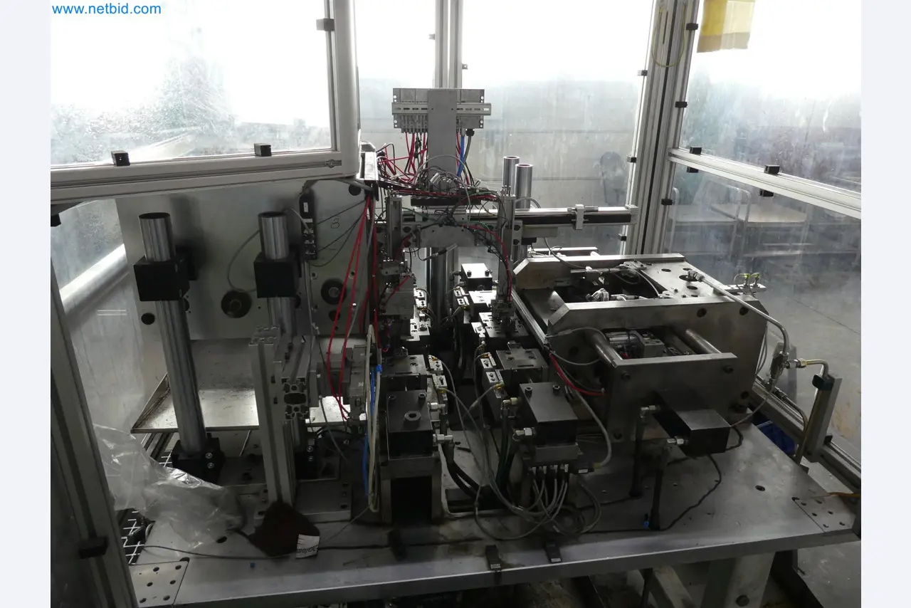 Máquinas de moldeo por inyección, máquinas CNC y líneas de montaje para elementos calefactores y componentes de automoción-5