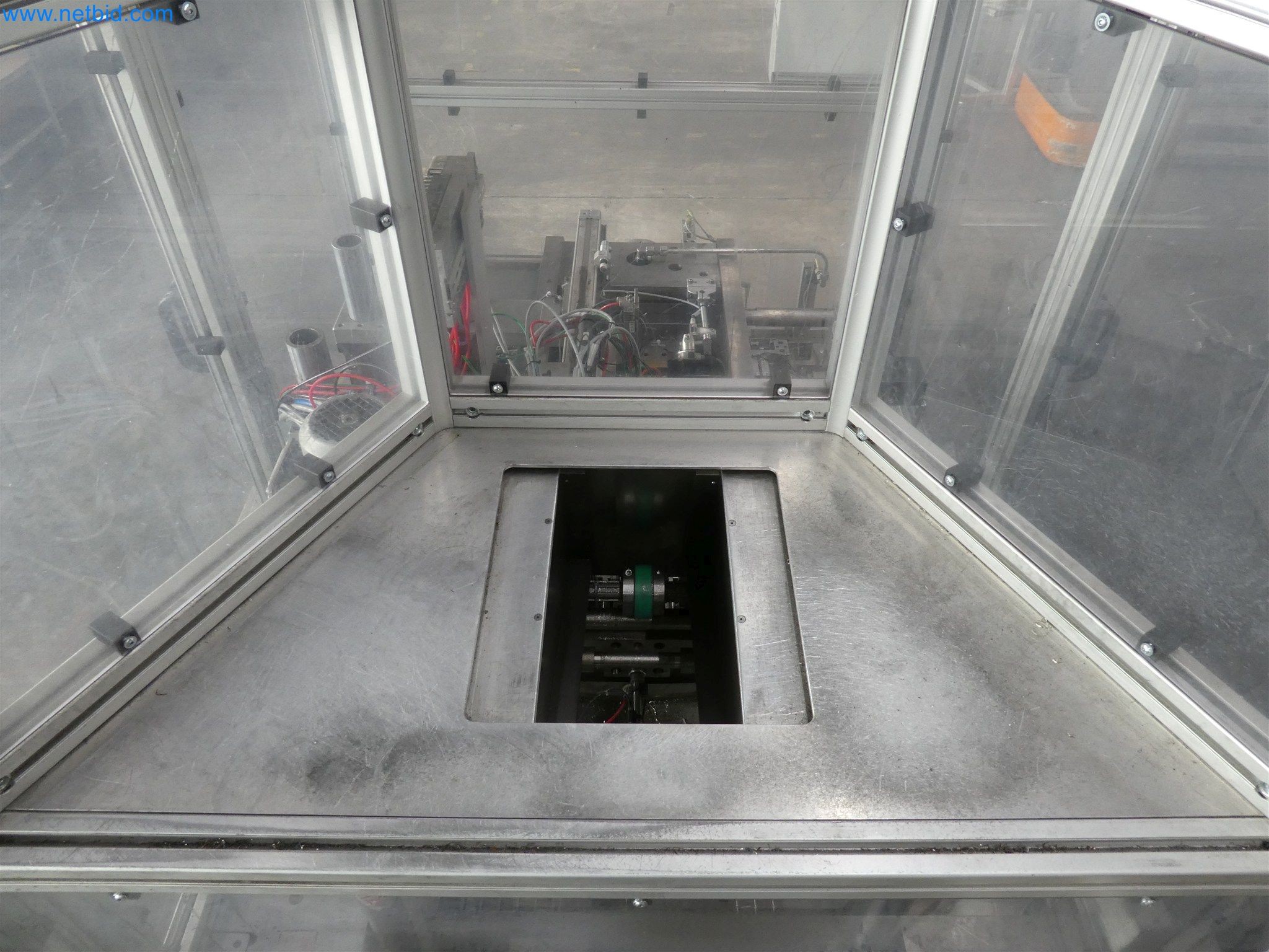 Máquinas de moldeo por inyección, máquinas CNC y líneas de montaje para elementos calefactores y componentes de automoción-6