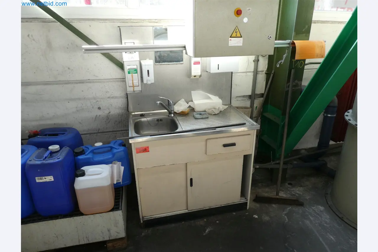 Máquinas de moldeo por inyección, máquinas CNC y líneas de montaje para elementos calefactores y componentes de automoción-2