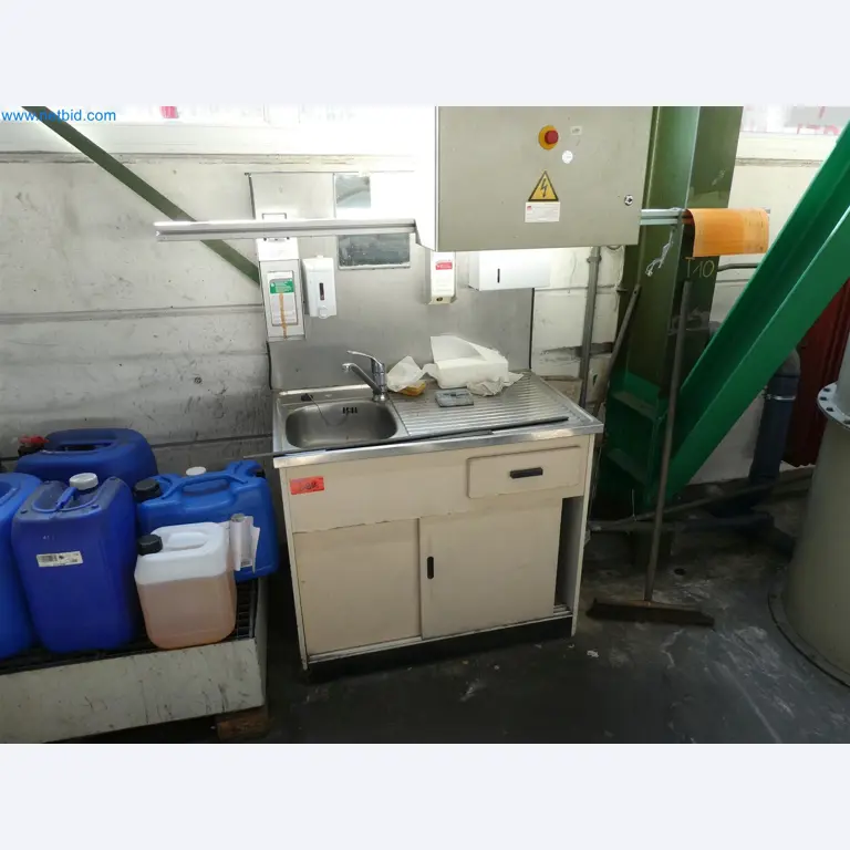 Máquinas de moldeo por inyección, máquinas CNC y líneas de montaje para elementos calefactores y componentes de automoción-2