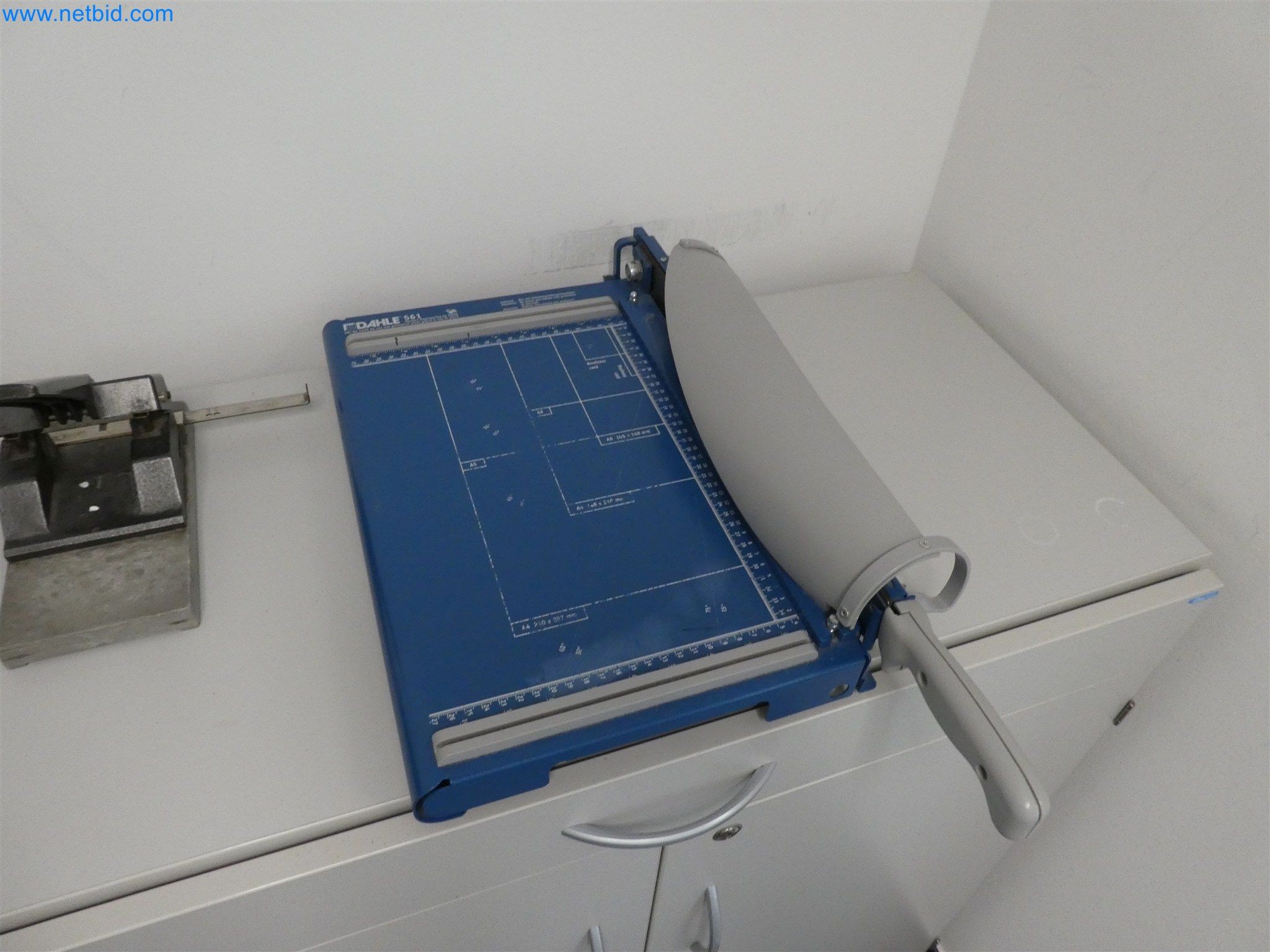 Máquinas de moldeo por inyección, máquinas CNC y líneas de montaje para elementos calefactores y componentes de automoción-2