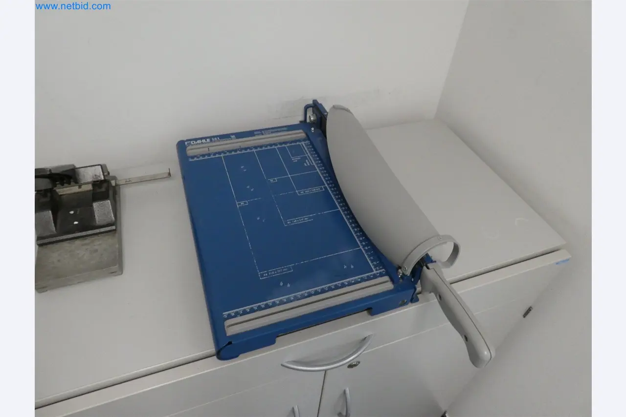 Máquinas de moldeo por inyección, máquinas CNC y líneas de montaje para elementos calefactores y componentes de automoción-2