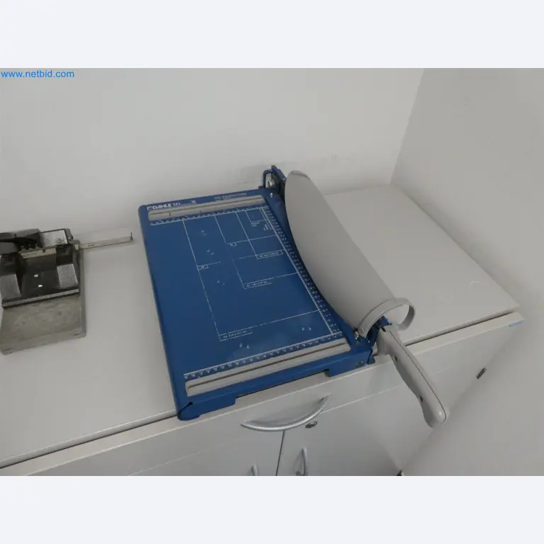 Máquinas de moldeo por inyección, máquinas CNC y líneas de montaje para elementos calefactores y componentes de automoción-2