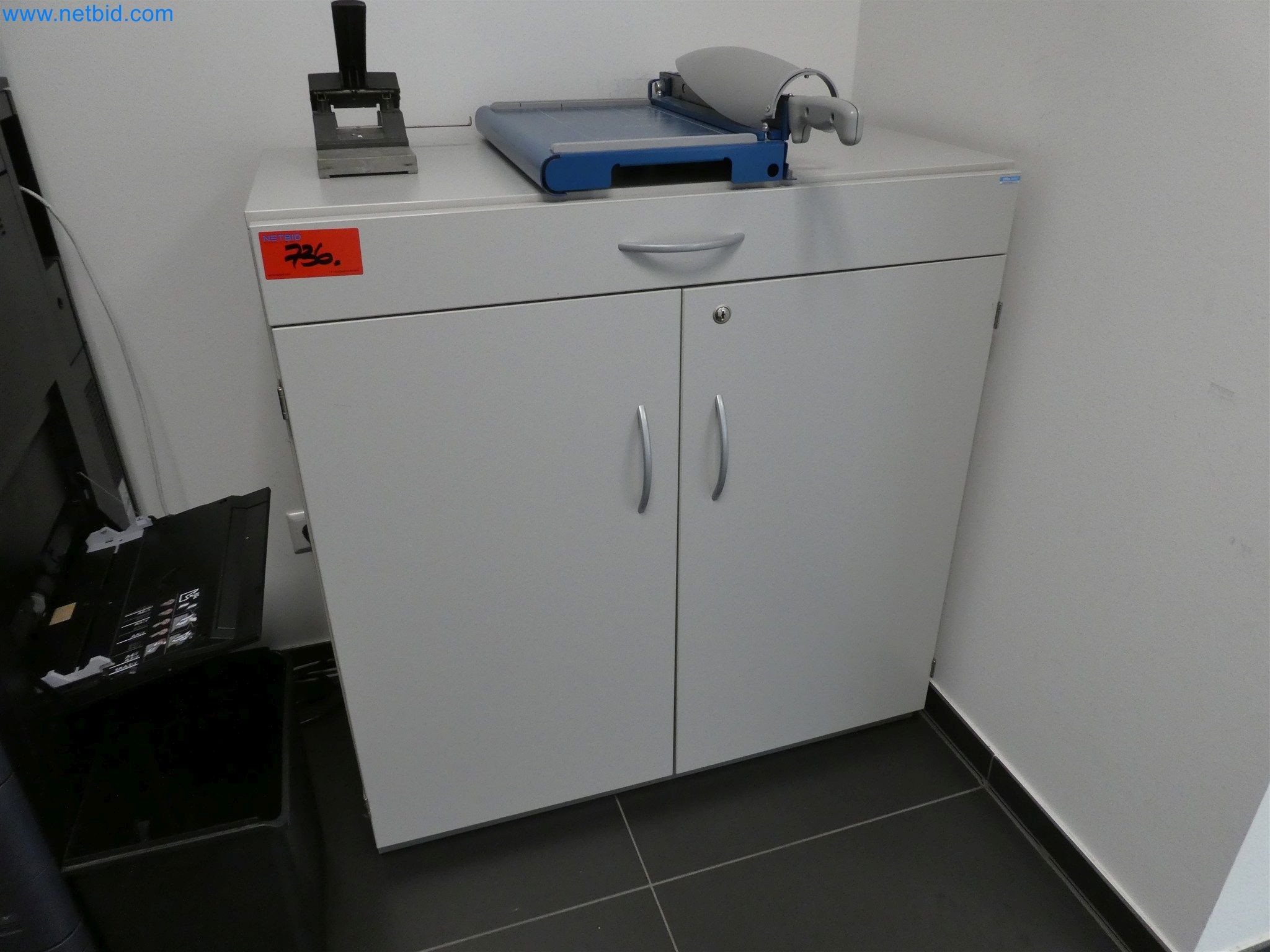 Máquinas de moldeo por inyección, máquinas CNC y líneas de montaje para elementos calefactores y componentes de automoción-3