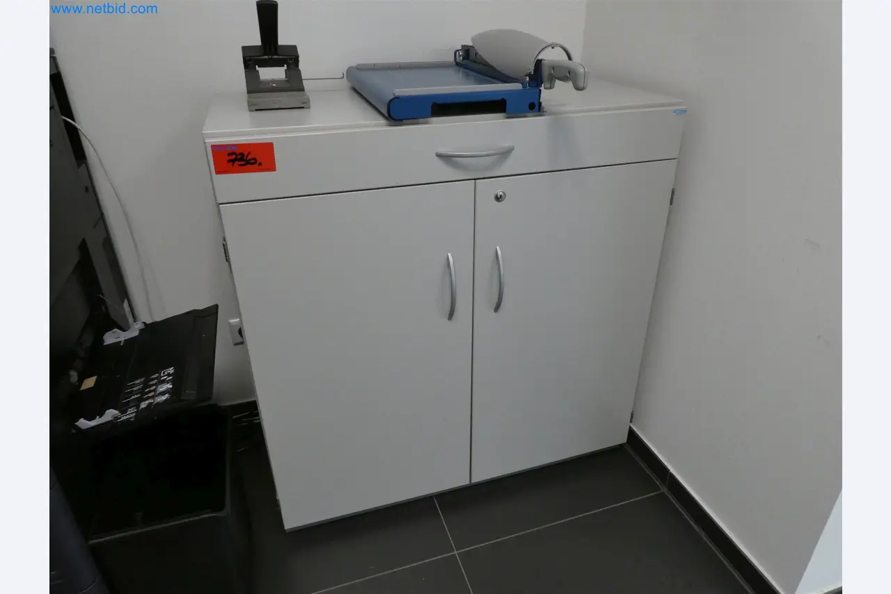 Máquinas de moldeo por inyección, máquinas CNC y líneas de montaje para elementos calefactores y componentes de automoción-3