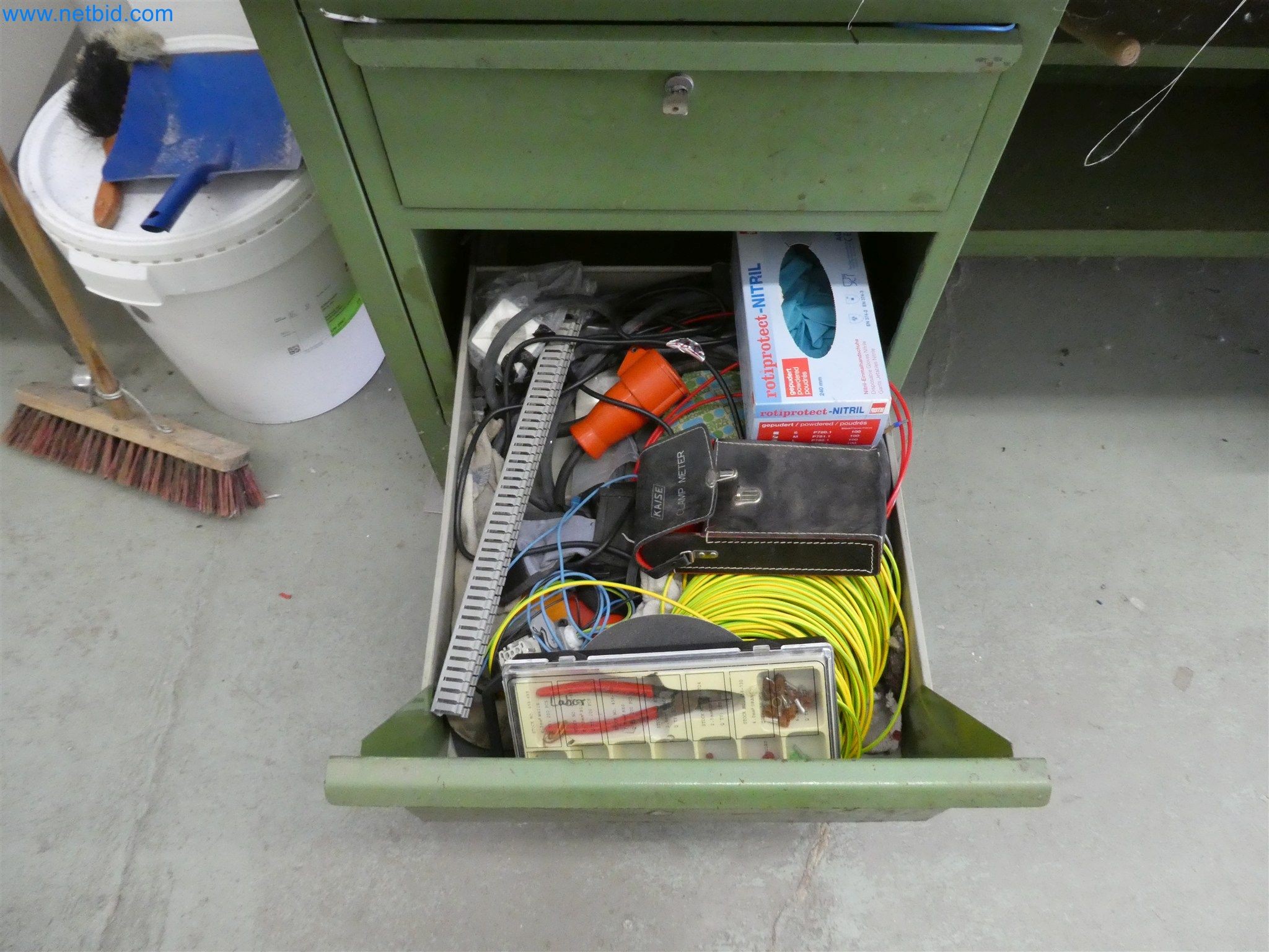 Máquinas de moldeo por inyección, máquinas CNC y líneas de montaje para elementos calefactores y componentes de automoción-2