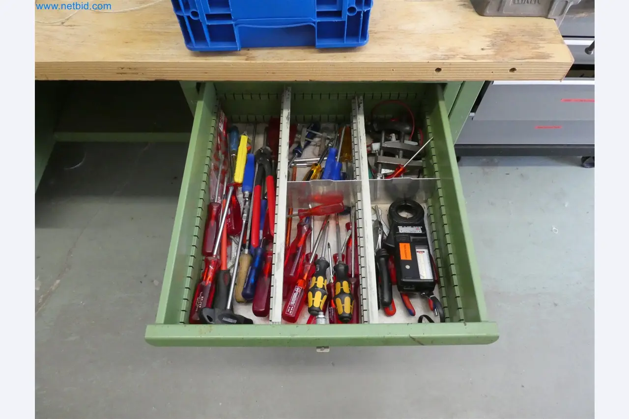 Máquinas de moldeo por inyección, máquinas CNC y líneas de montaje para elementos calefactores y componentes de automoción-5