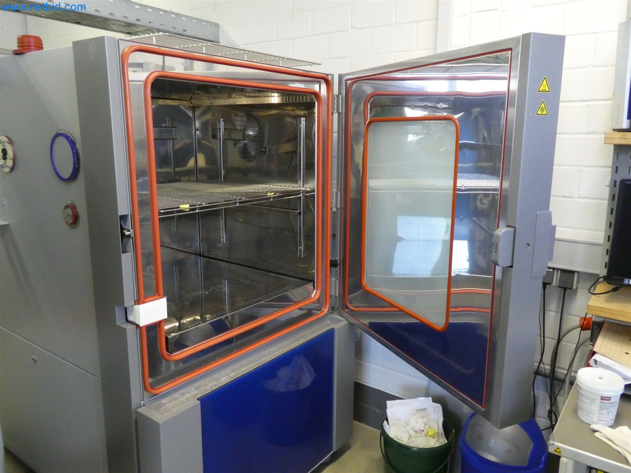 Máquinas de moldeo por inyección, máquinas CNC y líneas de montaje para elementos calefactores y componentes de automoción-3