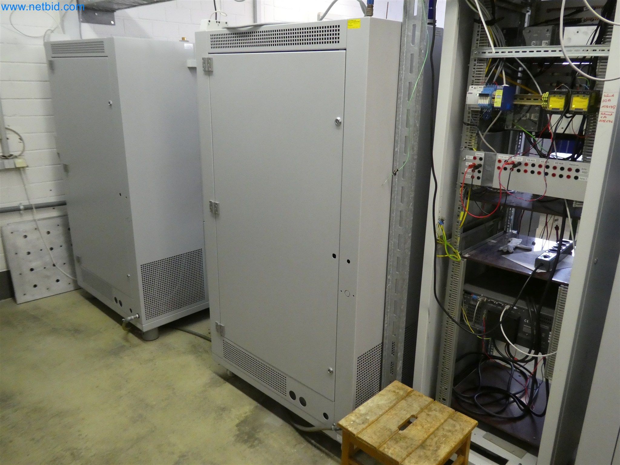 Máquinas de moldeo por inyección, máquinas CNC y líneas de montaje para elementos calefactores y componentes de automoción-5