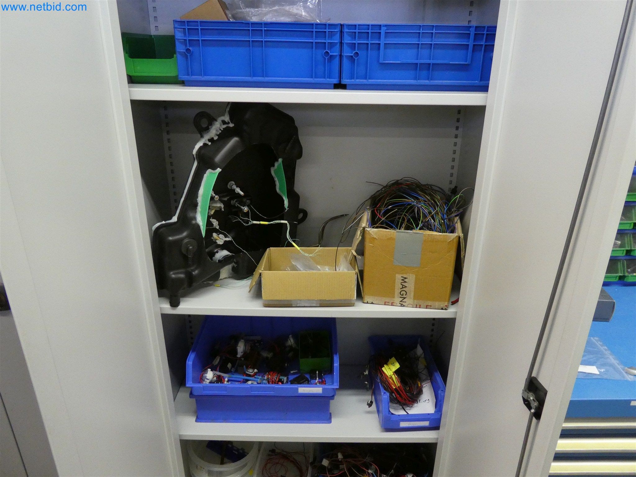 Máquinas de moldeo por inyección, máquinas CNC y líneas de montaje para elementos calefactores y componentes de automoción-6