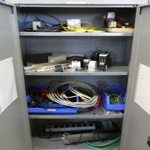 3 Armoires en tôle d'acier