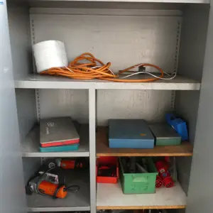 3 Armoires en tôle d'acier