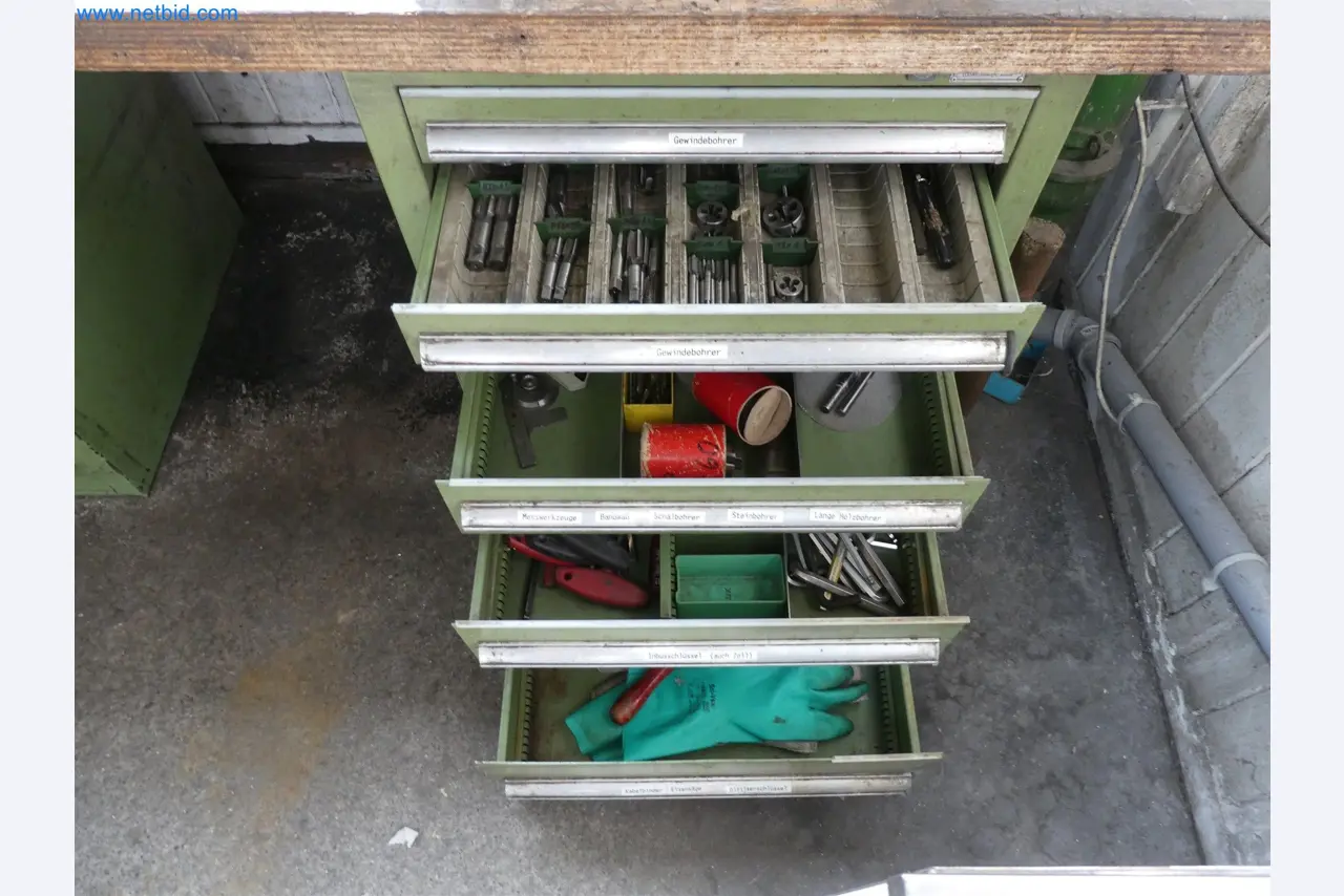 Máquinas de moldagem por injeção, máquinas CNC e linhas de montagem para elementos de aquecimento e componentes automóveis-1